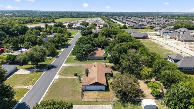 319 Sleepy Top Drive, Glenn Heights, TX 75154