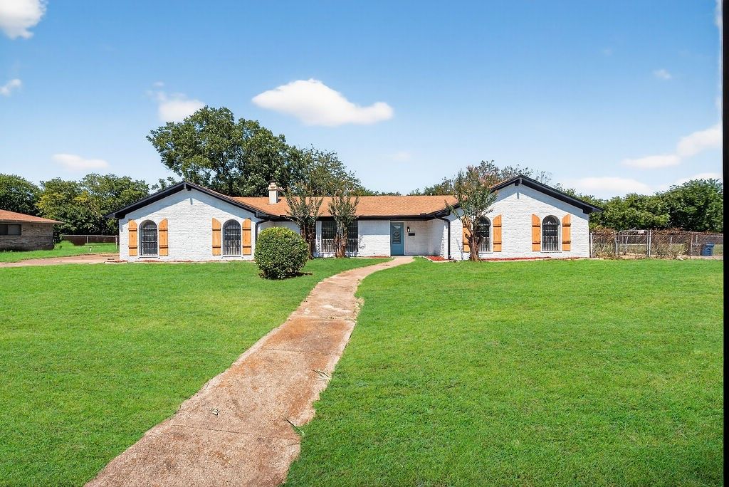 319 Sleepy Top Drive, Glenn Heights, TX 75154