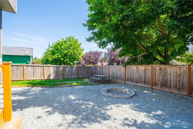 10906 181st Avenue Pl E, Bonney Lake, WA 98391