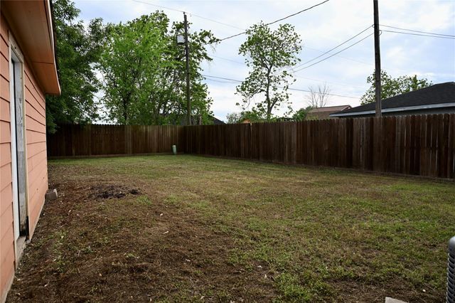 252 Bastrop Street, Angleton, TX 77515