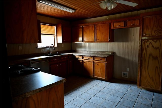 252 Bastrop Street, Angleton, TX 77515