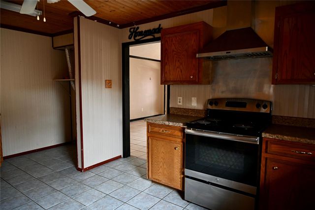 252 Bastrop Street, Angleton, TX 77515