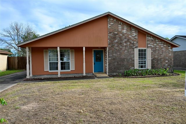 252 Bastrop Street, Angleton, TX 77515
