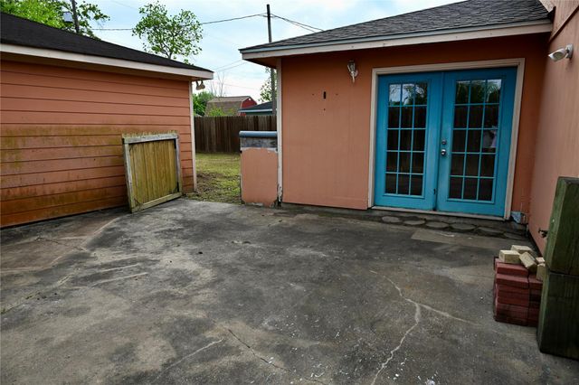 252 Bastrop Street, Angleton, TX 77515