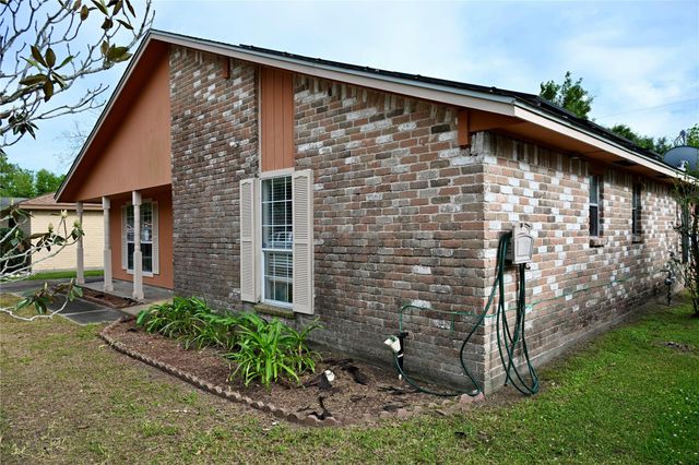 252 Bastrop Street, Angleton, TX 77515