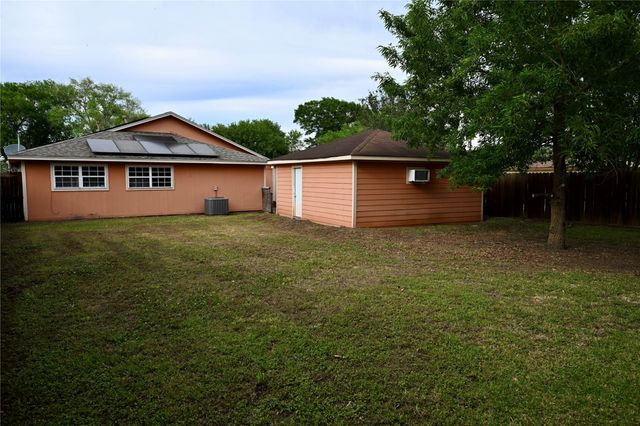 252 Bastrop Street, Angleton, TX 77515