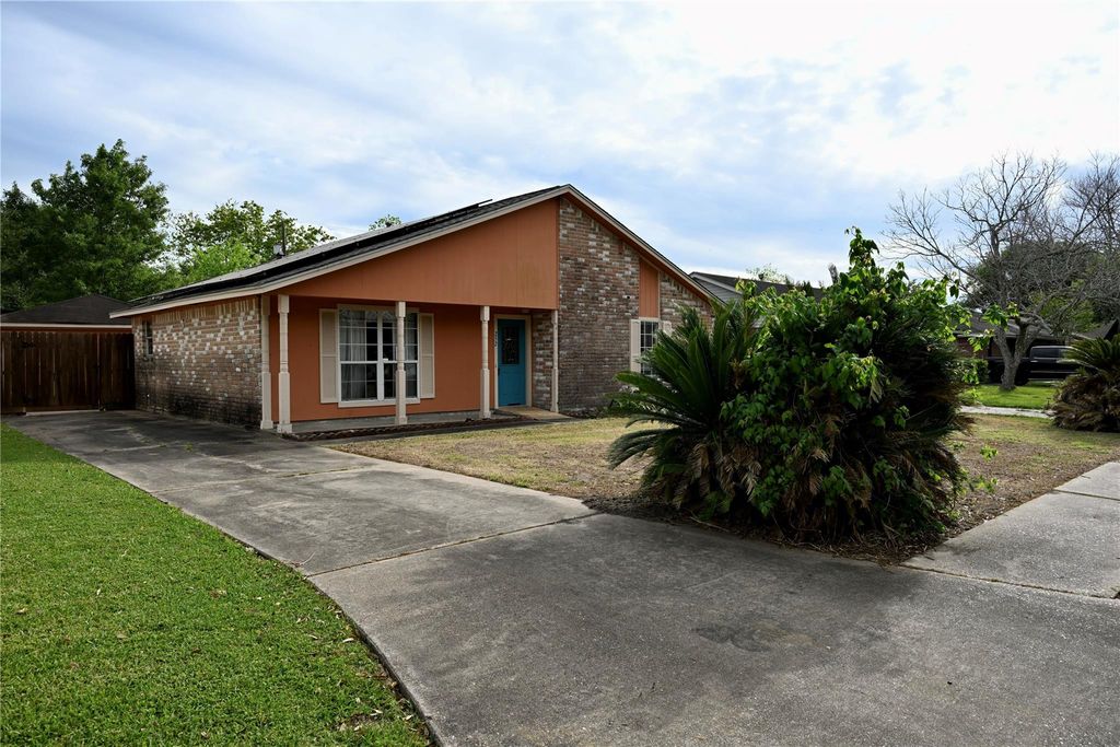 252 Bastrop Street, Angleton, TX 77515