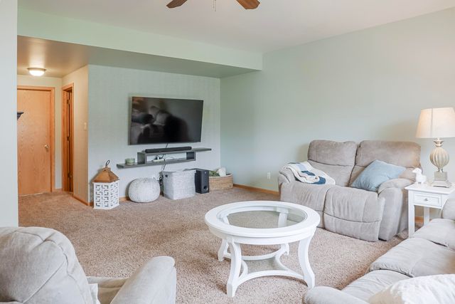 5033 W 92nd Avenue, Crown Point, IN 46307