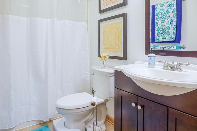 5033 W 92nd Avenue, Crown Point, IN 46307