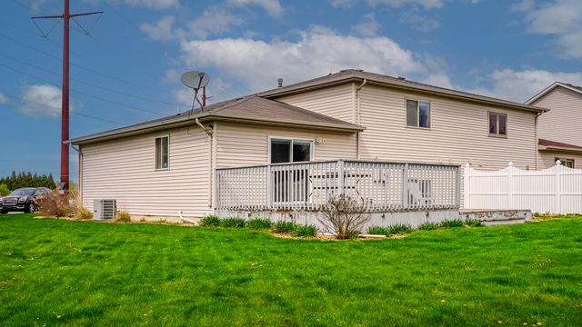 5033 W 92nd Avenue, Crown Point, IN 46307