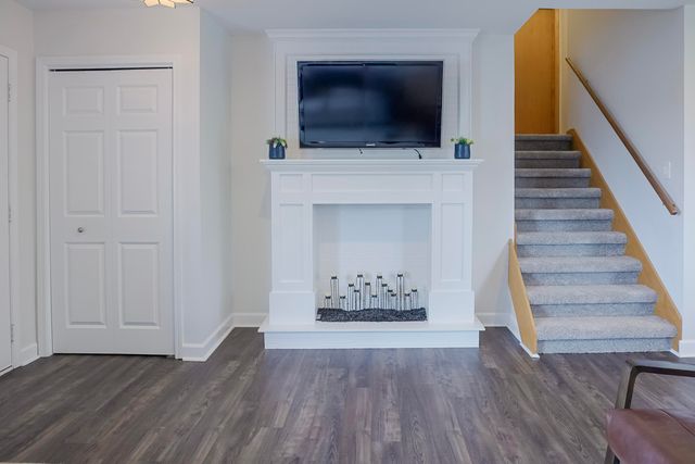 5033 W 92nd Avenue, Crown Point, IN 46307