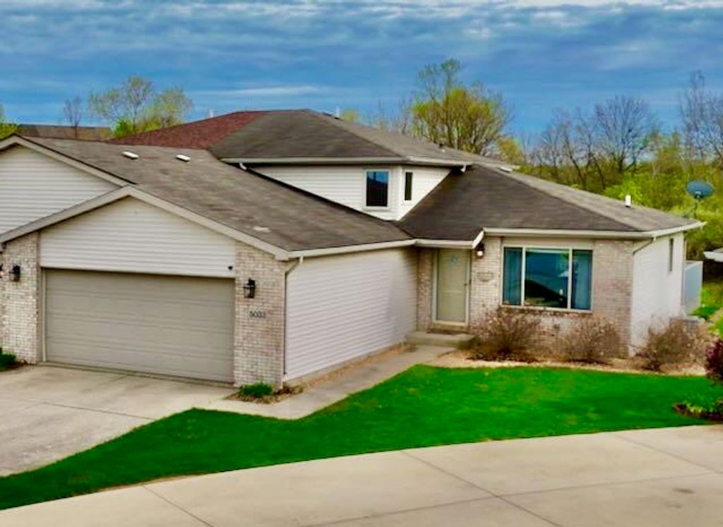 5033 W 92nd Avenue, Crown Point, IN 46307