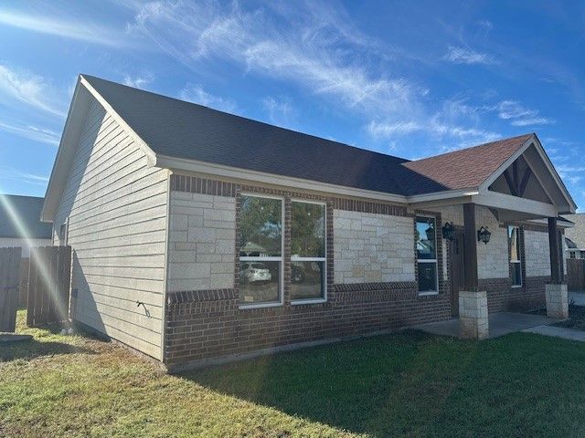 2405 Creek Drive, Granbury, TX 76048