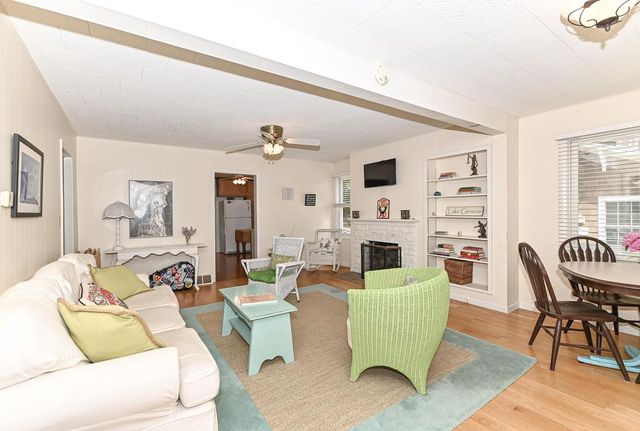 84 Lower Loch Vista DRIVE, Williams Bay, WI 53191