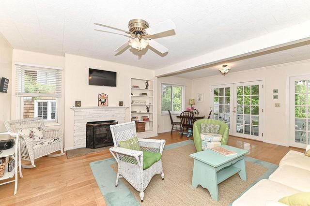 84 Lower Loch Vista DRIVE, Williams Bay, WI 53191