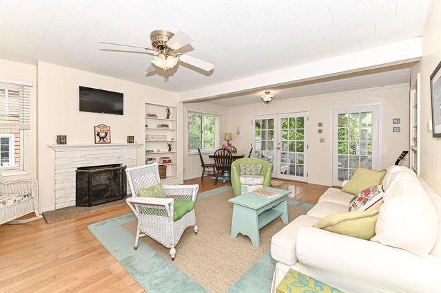 84 Lower Loch Vista DRIVE, Williams Bay, WI 53191