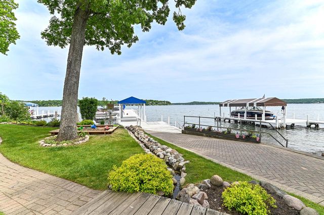 84 Lower Loch Vista DRIVE, Williams Bay, WI 53191