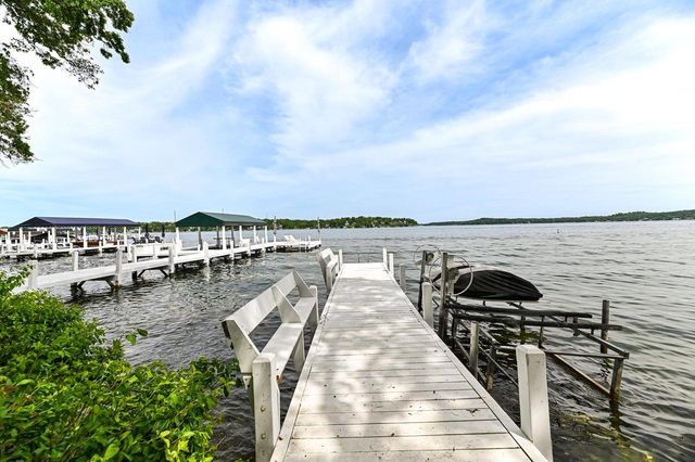 84 Lower Loch Vista DRIVE, Williams Bay, WI 53191