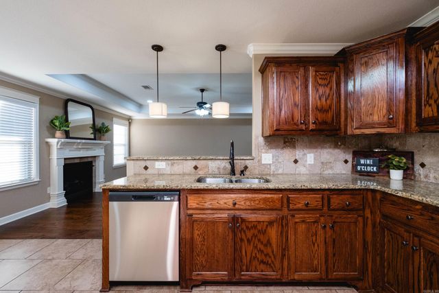 1194 Oak Glenn Loop, Bryant, AR 72002