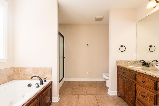 1194 Oak Glenn Loop, Bryant, AR 72002