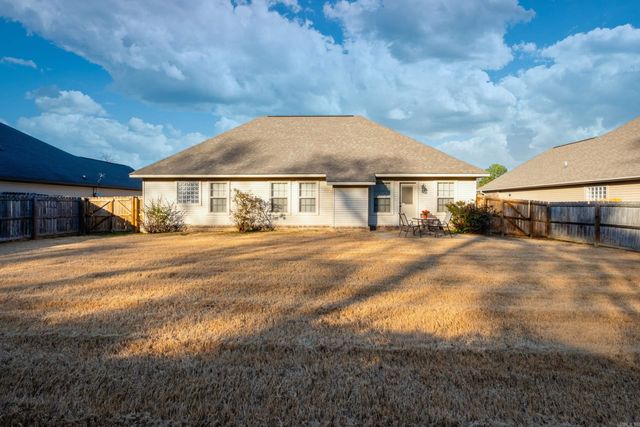 1194 Oak Glenn Loop, Bryant, AR 72002