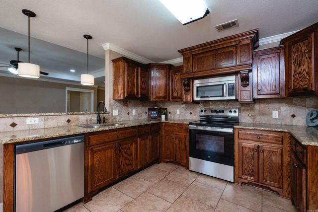 1194 Oak Glenn Loop, Bryant, AR 72002