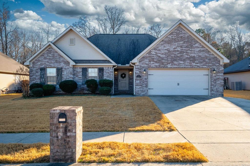 1194 Oak Glenn Loop, Bryant, AR 72002