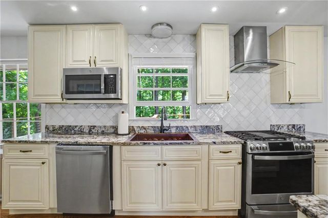 5637 Pinedale Circle, Buford, GA 30518