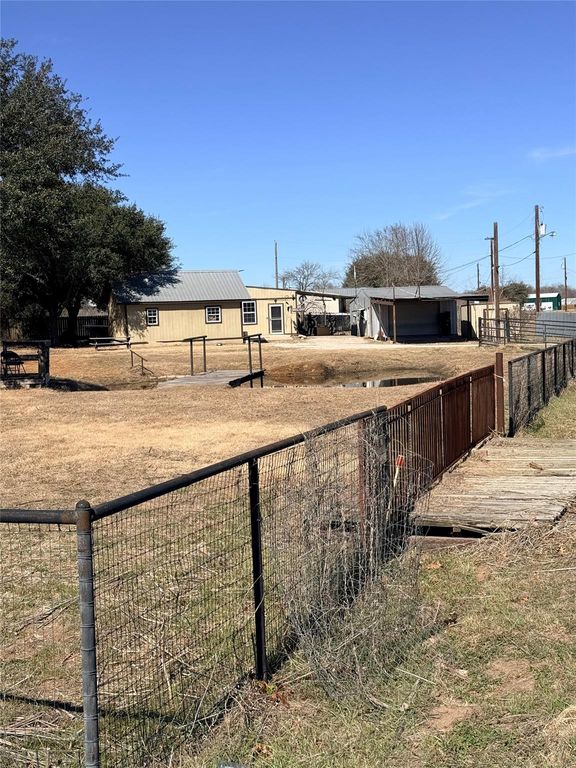 151 County Road 311, Rockdale, TX 76567