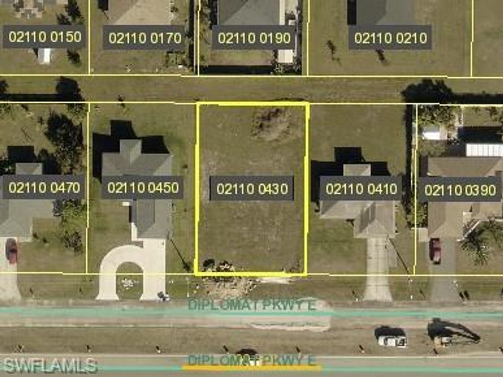925 Diplomat PKWY E, CAPE CORAL, FL 33909 — exterior
