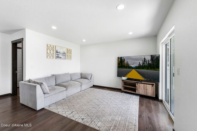 8848 N Mountainshire RD, Post Falls, ID 83854