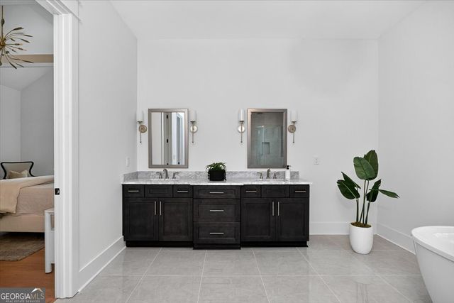 615 Forest Pointe Drive, Forsyth, GA 31029