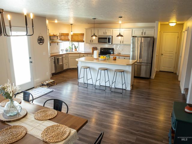 3491 N Maplestone Ave, Meridian, ID 83646