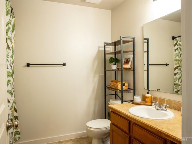 3491 N Maplestone Ave, Meridian, ID 83646