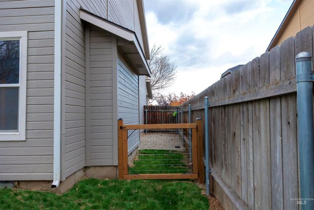 3491 N Maplestone Ave, Meridian, ID 83646