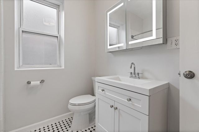 2338 N Avers Avenue 2, Chicago, IL 60647