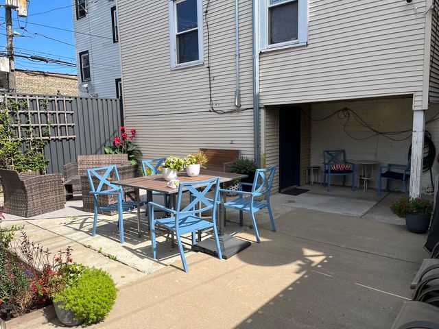 2338 N Avers Avenue 2, Chicago, IL 60647