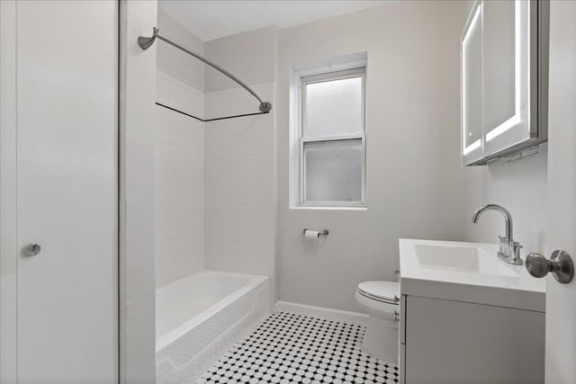 2338 N Avers Avenue 2, Chicago, IL 60647