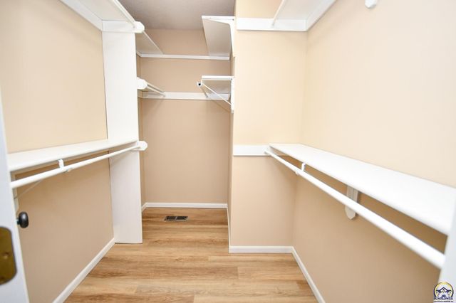 5619 SW 35th ST, Topeka, KS 66614