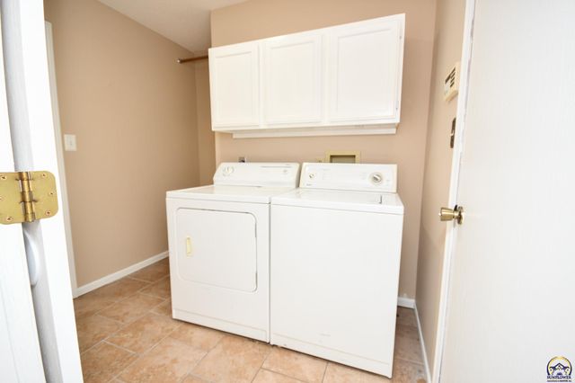 5619 SW 35th ST, Topeka, KS 66614