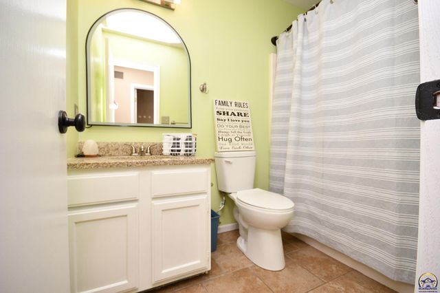 5619 SW 35th ST, Topeka, KS 66614