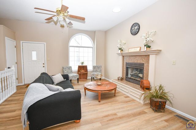 5619 SW 35th ST, Topeka, KS 66614