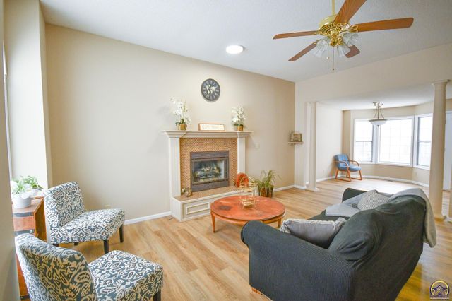 5619 SW 35th ST, Topeka, KS 66614