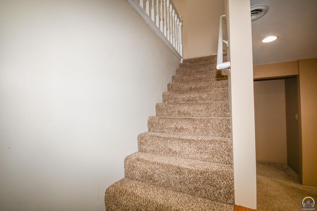 5619 SW 35th ST, Topeka, KS 66614