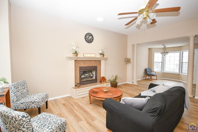 5619 SW 35th ST, Topeka, KS 66614