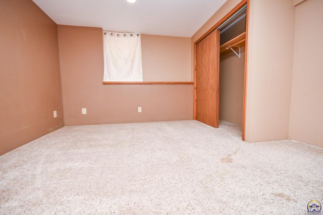 5619 SW 35th ST, Topeka, KS 66614