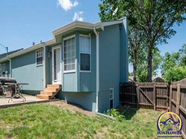 5619 SW 35th ST, Topeka, KS 66614