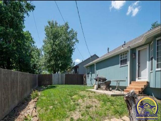 5619 SW 35th ST, Topeka, KS 66614