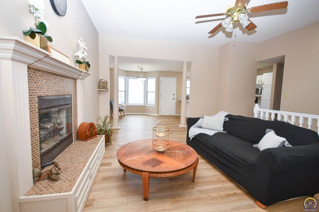 5619 SW 35th ST, Topeka, KS 66614