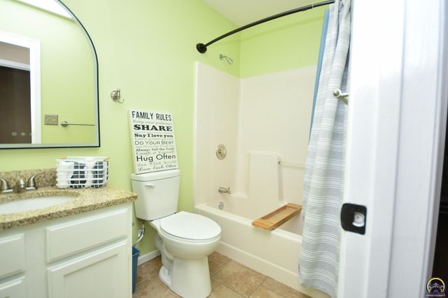 5619 SW 35th ST, Topeka, KS 66614